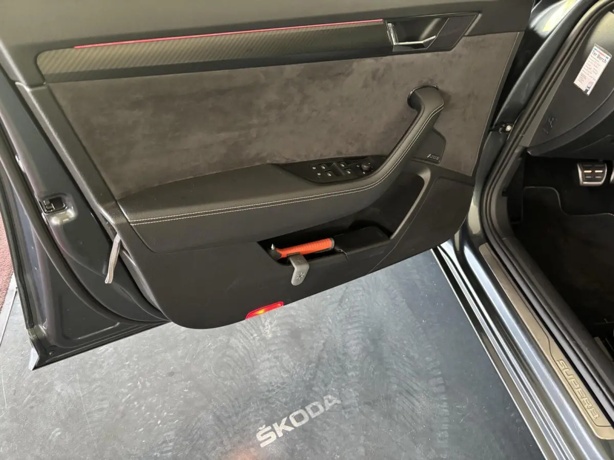 1.4 TSI iV Sportline Business 19",Virtual,2x memory-stoel