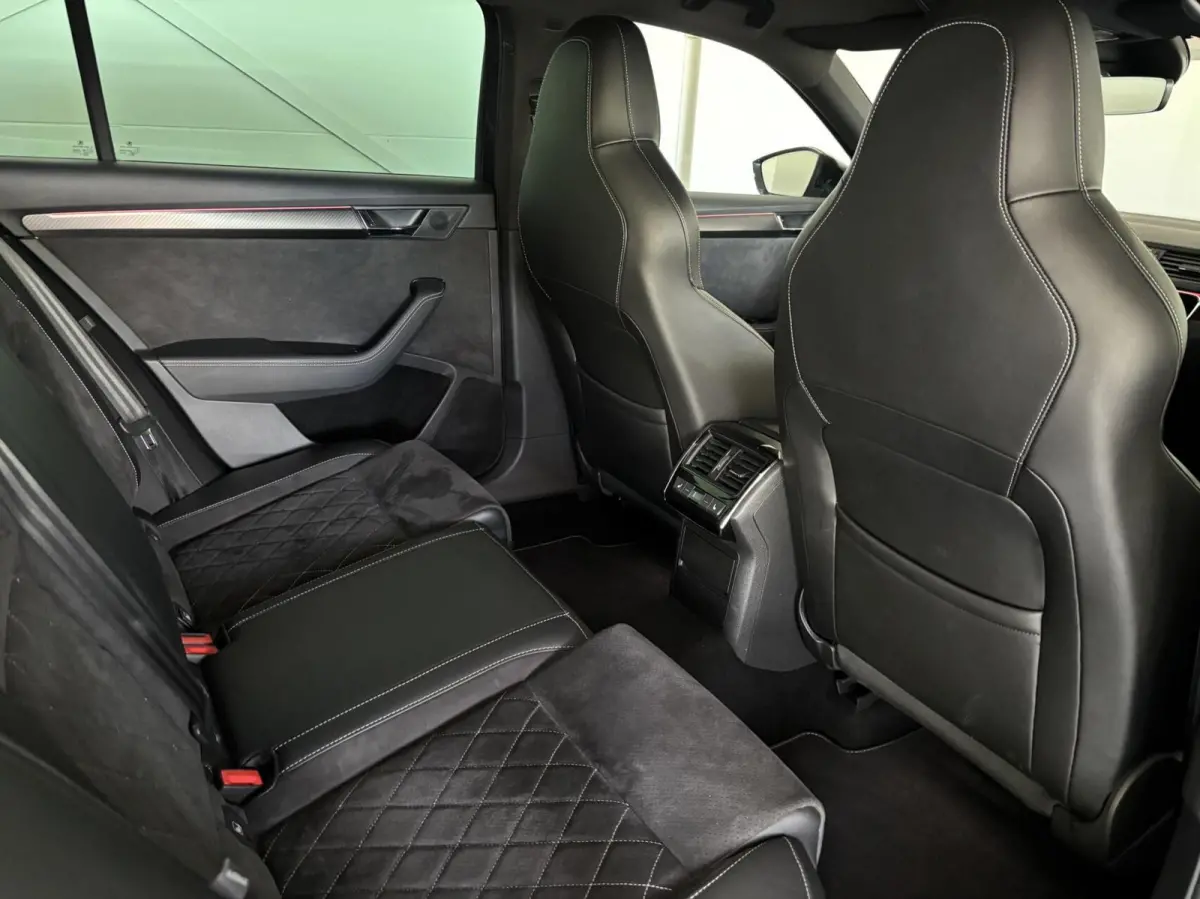 1.4 TSI iV Sportline Business 19",Virtual,2x memory-stoel