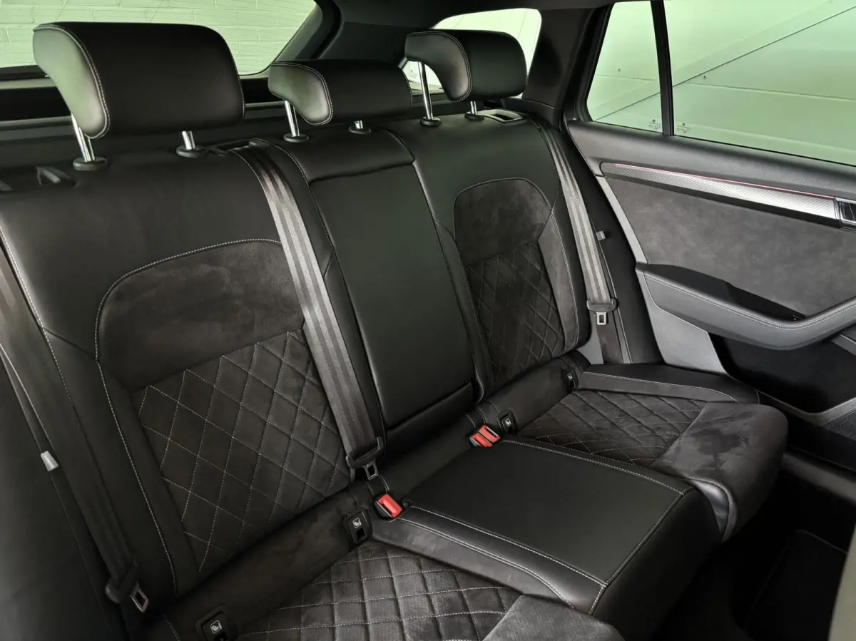 1.4 TSI iV Sportline Business 19",Virtual,2x memory-stoel
