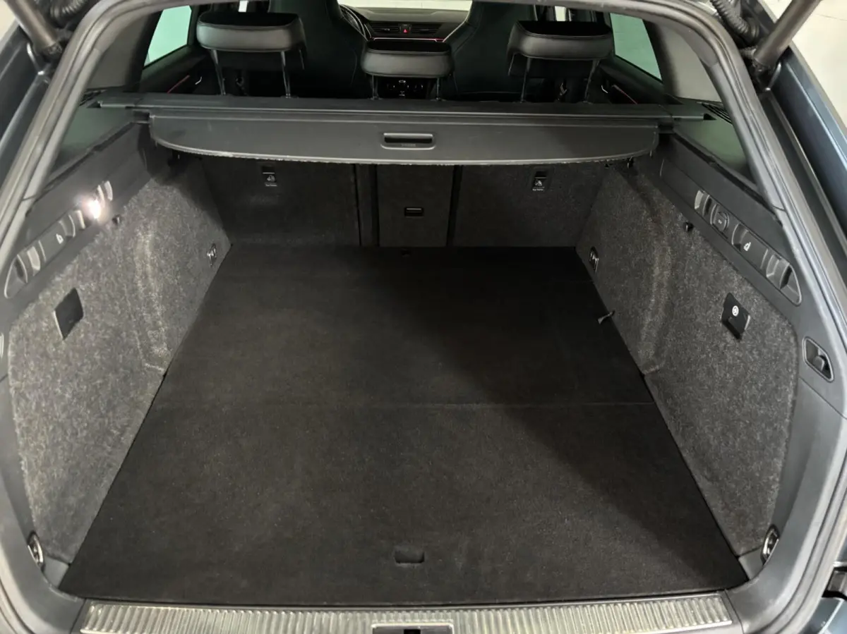 1.4 TSI iV Sportline Business 19",Virtual,2x memory-stoel