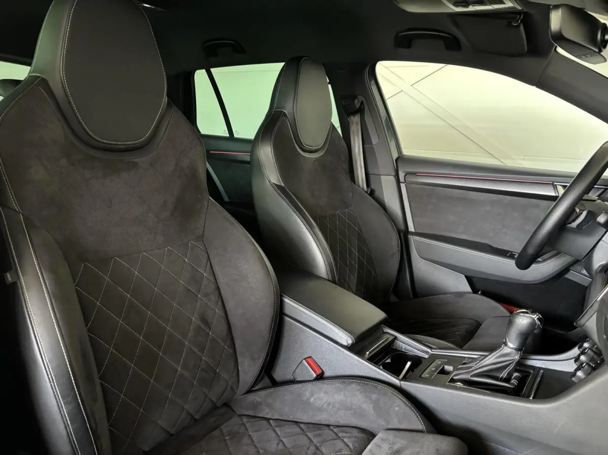 1.4 TSI iV Sportline Business 19",Virtual,2x memory-stoel