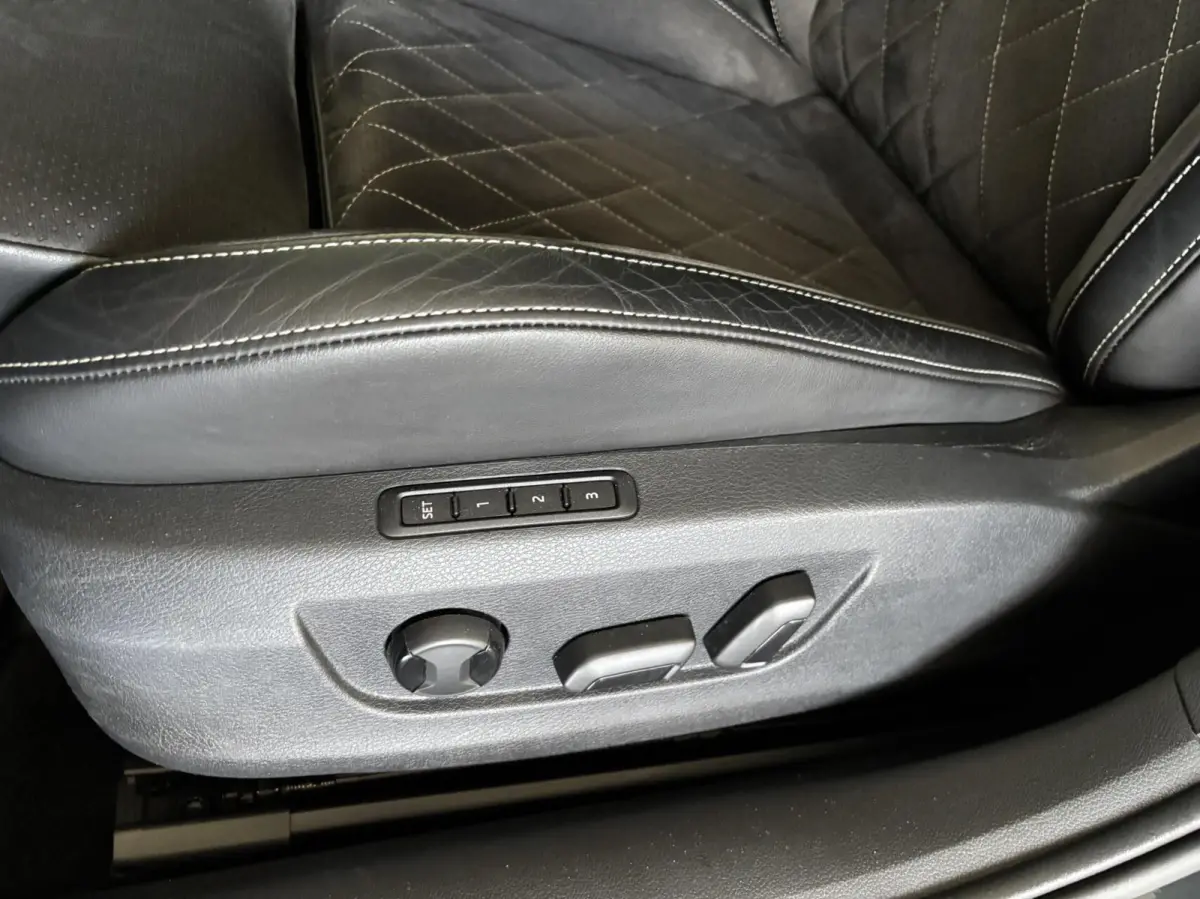 1.4 TSI iV Sportline Business 19",Virtual,2x memory-stoel