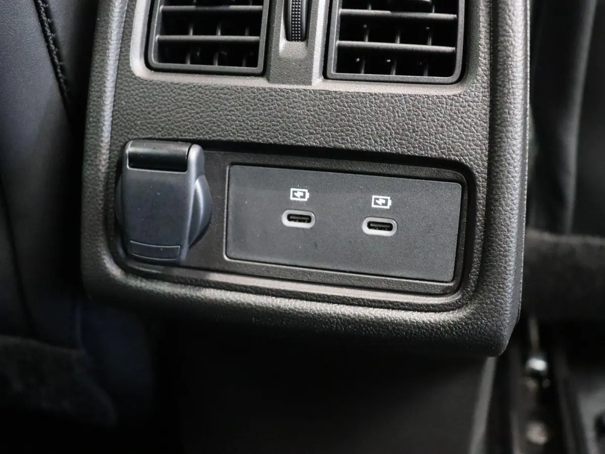 1.8 E-Tech full hybrid 160 iconic | Raam Verwarming | Stoel en Stuur Verwarming | Automatische Kofferklep |