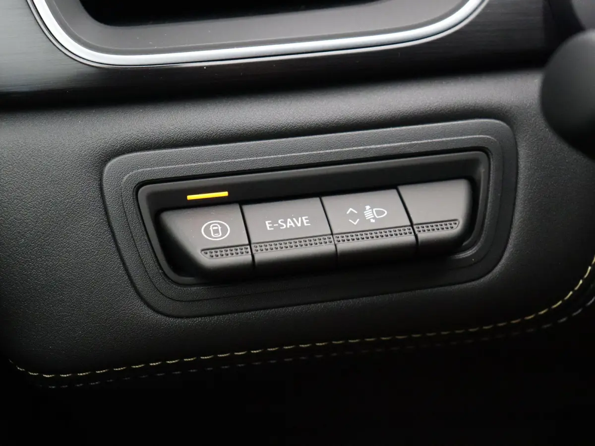 1.8 E-Tech full hybrid 160 iconic | Raam Verwarming | Stoel en Stuur Verwarming | Automatische Kofferklep |