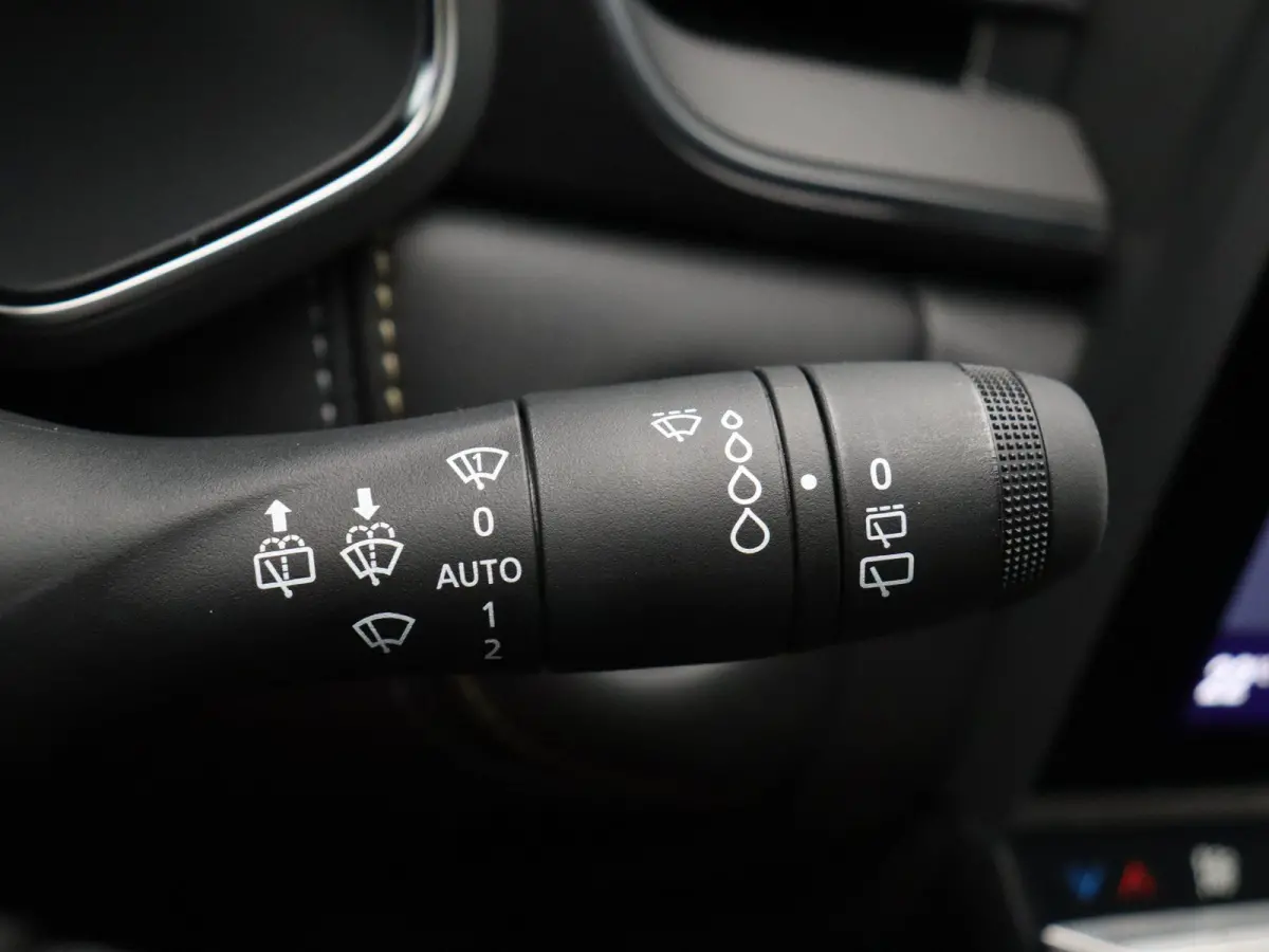 1.8 E-Tech full hybrid 160 iconic | Raam Verwarming | Stoel en Stuur Verwarming | Automatische Kofferklep |