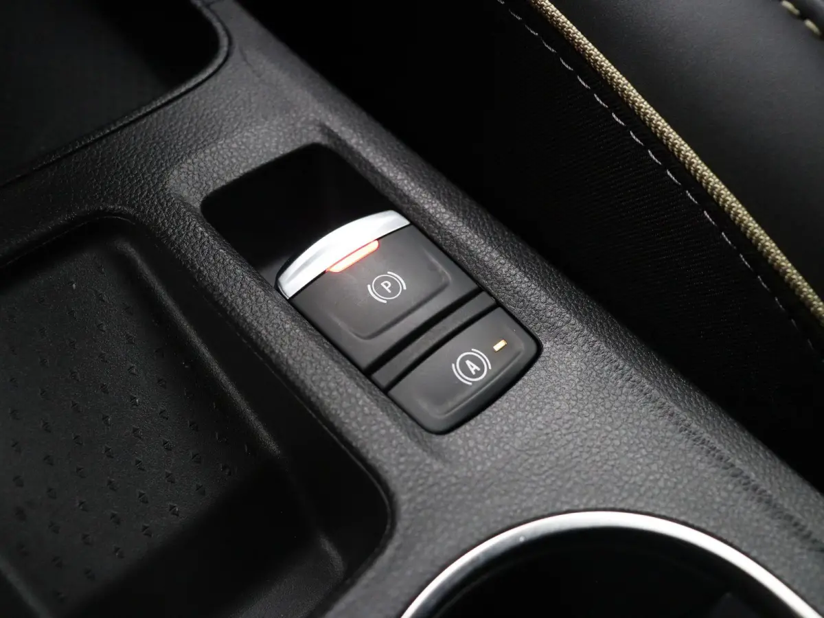 1.8 E-Tech full hybrid 160 iconic | Raam Verwarming | Stoel en Stuur Verwarming | Automatische Kofferklep |