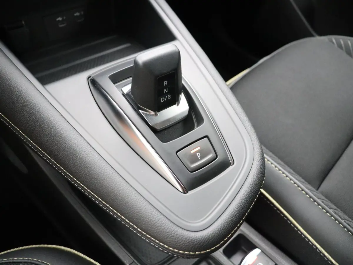 1.8 E-Tech full hybrid 160 iconic | Raam Verwarming | Stoel en Stuur Verwarming | Automatische Kofferklep |
