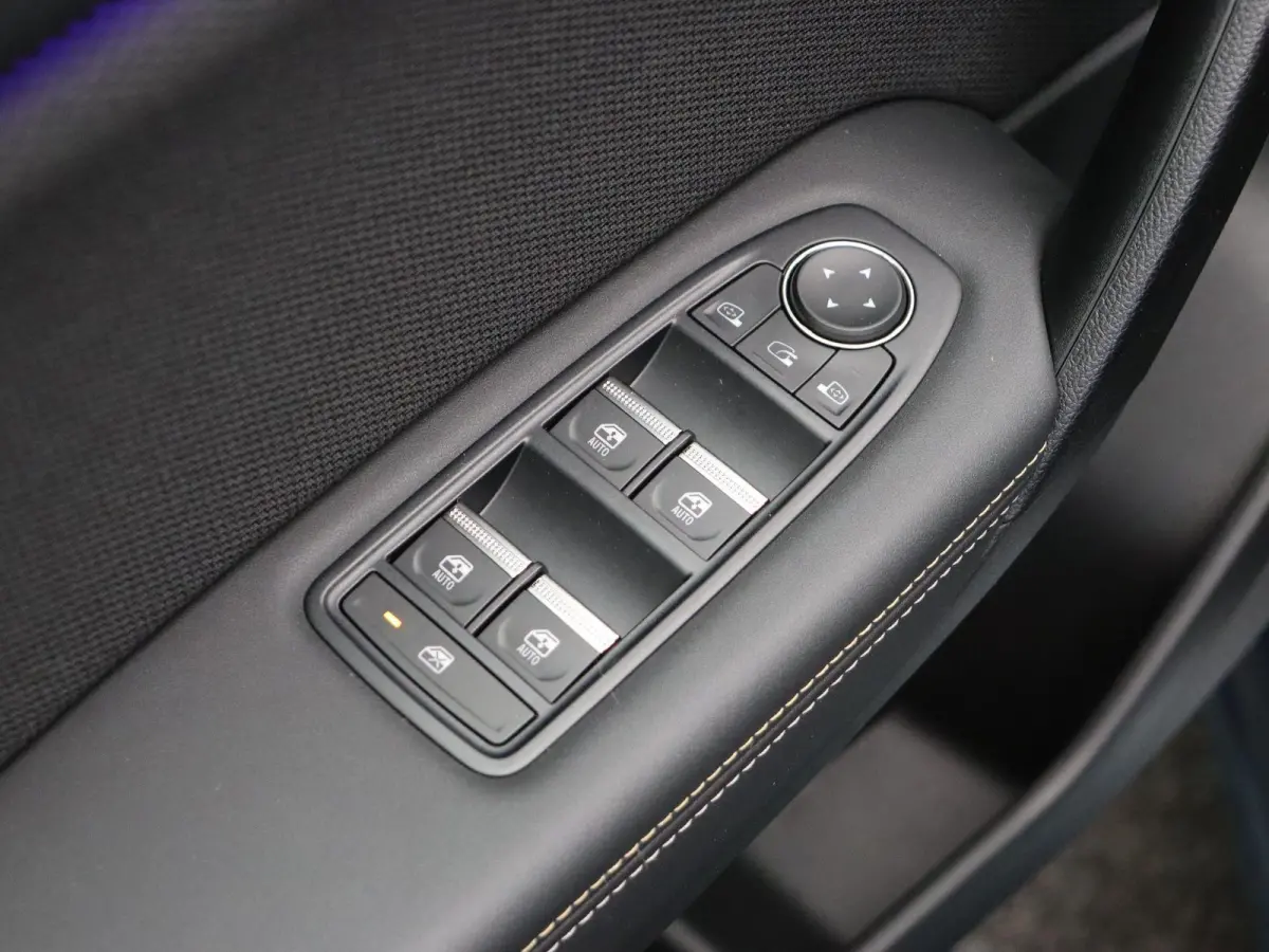 1.8 E-Tech full hybrid 160 iconic | Raam Verwarming | Stoel en Stuur Verwarming | Automatische Kofferklep |