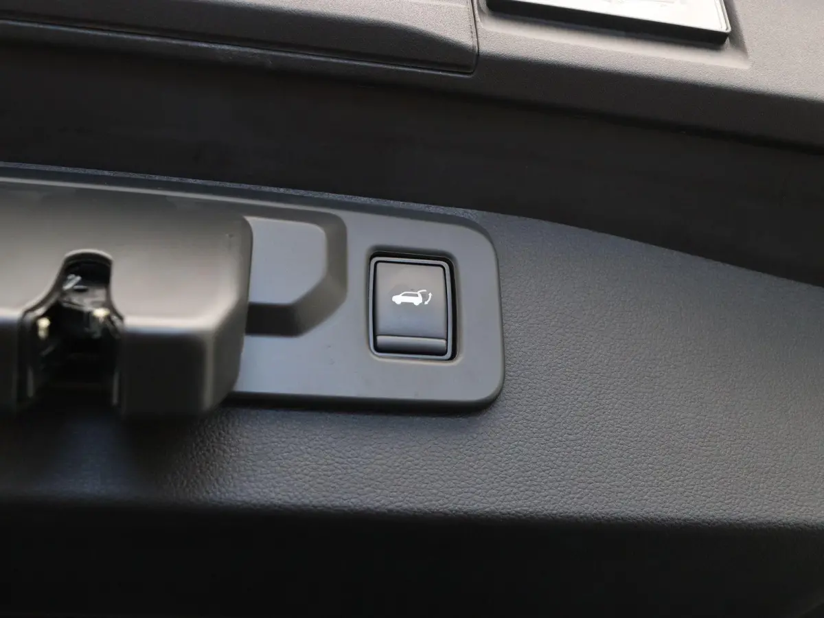 1.8 E-Tech full hybrid 160 iconic | Raam Verwarming | Stoel en Stuur Verwarming | Automatische Kofferklep |