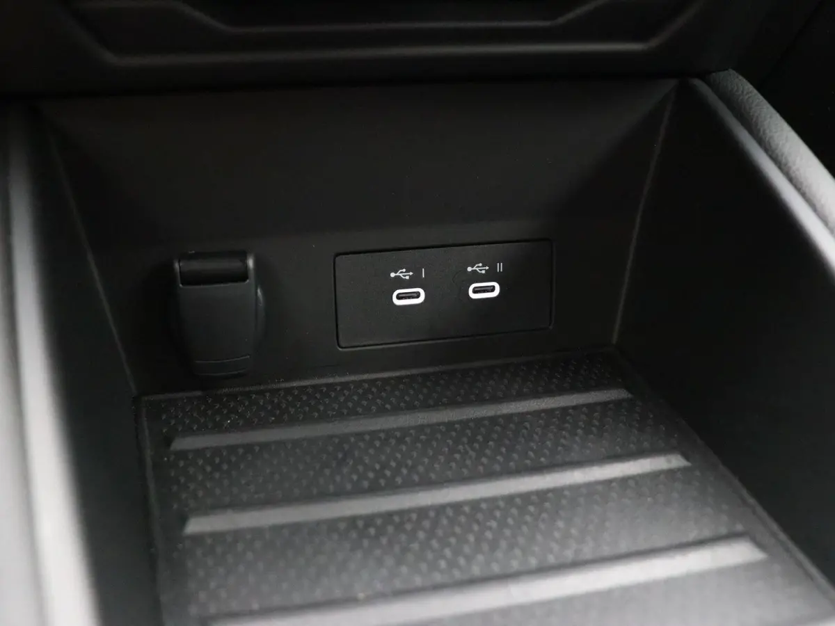 1.8 E-Tech full hybrid 160 iconic | Raam Verwarming | Stoel en Stuur Verwarming | Automatische Kofferklep |