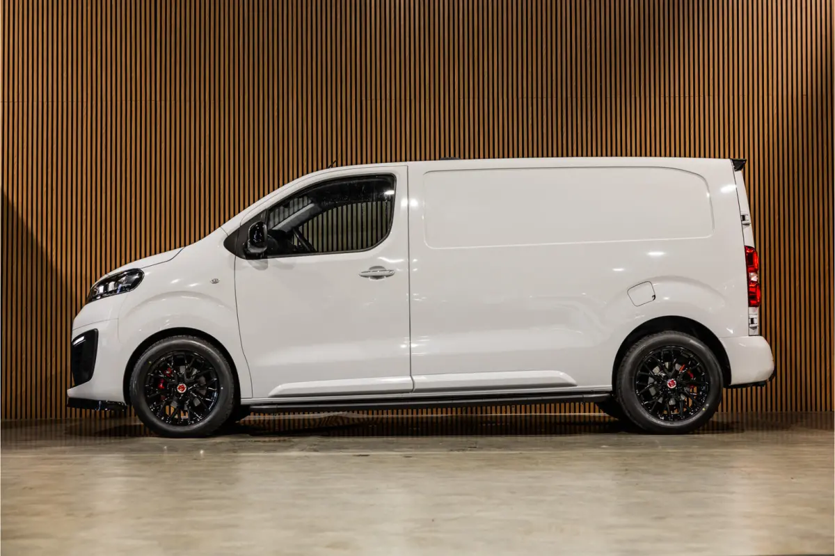 2.0 MultiJet 145 PK L2H1 | Sortimo | CarPlay | Camera | Navigatie | Trekhaak | Standkachel | Grip control | F1 Flippers | DAB | Cruise control | Keyless start | DAB | Nieuwe APK | Dealer ond
