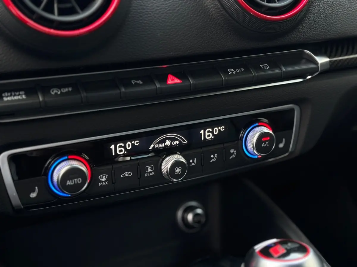 2.5 TFSI RS 3 quattro (FACE-LIFT, Perfect OndH, Keramisch, B&O, StoelV, Navi, Digitale Dash, Etc)