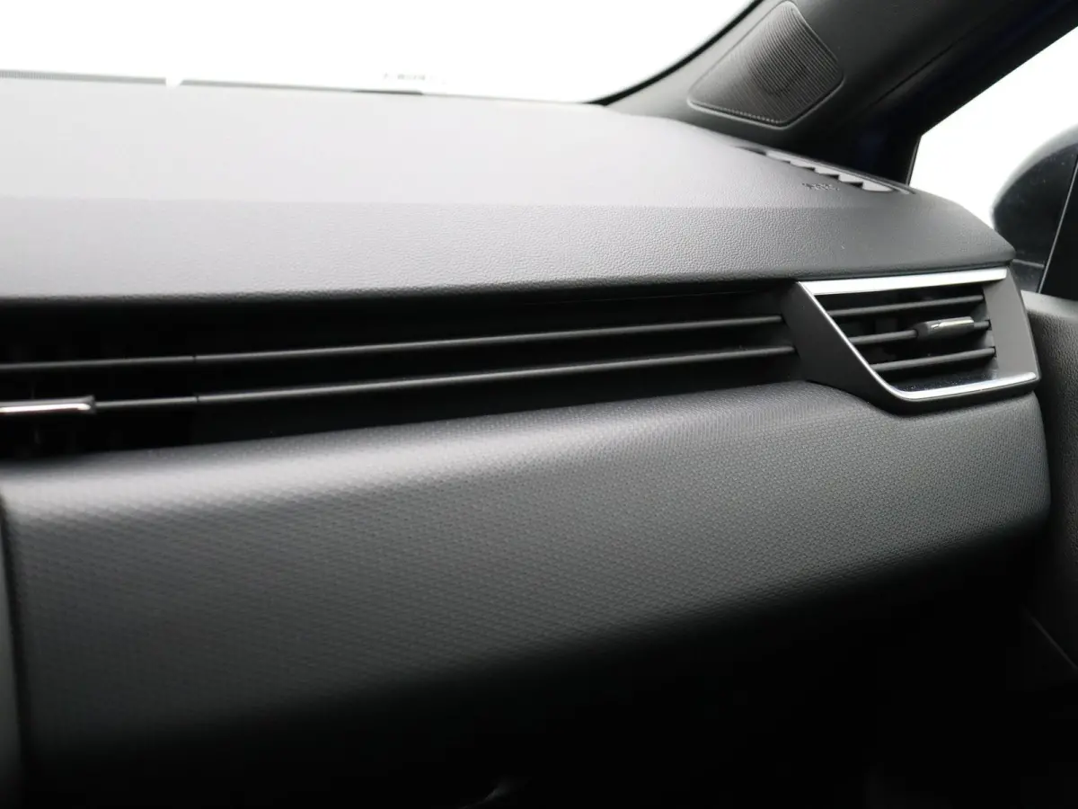 1.6 HEV Intense | Black Edition | Stoel en stuurverwarming | PDC voor en achter | Achteruitrijcamera | Half leder | Climate control | 8 jaar garantie! |