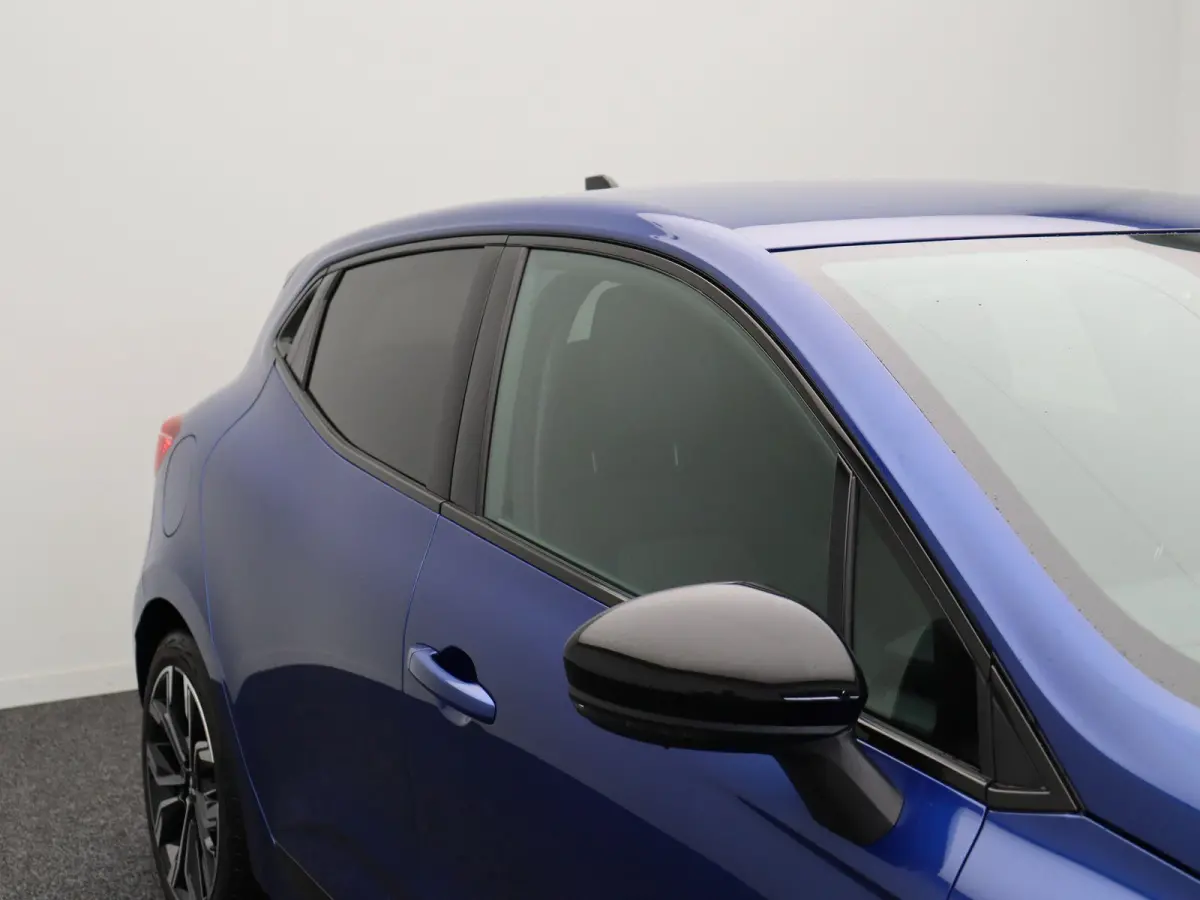 1.6 HEV Intense | Black Edition | Stoel en stuurverwarming | PDC voor en achter | Achteruitrijcamera | Half leder | Climate control | 8 jaar garantie! |