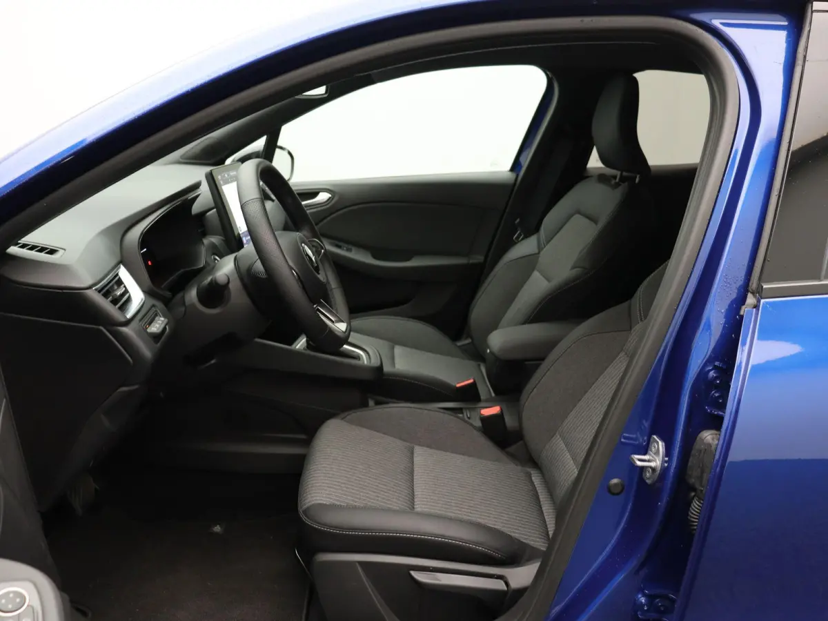 1.6 HEV Intense | Black Edition | Stoel en stuurverwarming | PDC voor en achter | Achteruitrijcamera | Half leder | Climate control | 8 jaar garantie! |