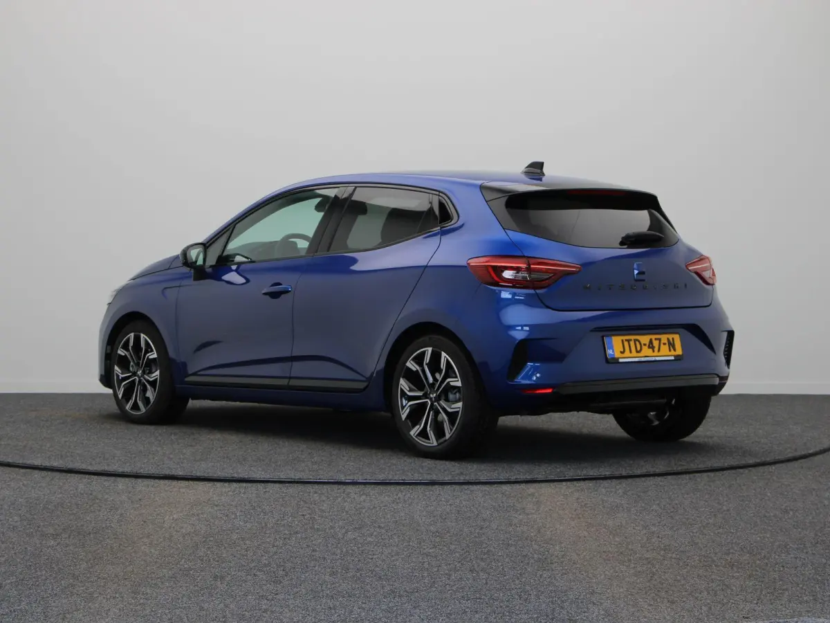 1.6 HEV Intense | Black Edition | Stoel en stuurverwarming | PDC voor en achter | Achteruitrijcamera | Half leder | Climate control | 8 jaar garantie! |