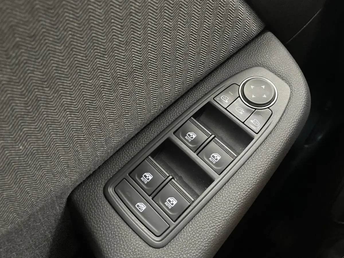 1.6 E-Tech Full Hybrid Aut. 145pk Techno 360 Camera Full LED Matrix Easy Link Digitaal Dashboard Climate Stoelverwarming Stuurverwarming Keyless Privacy Glass 16 inch LM Velgen