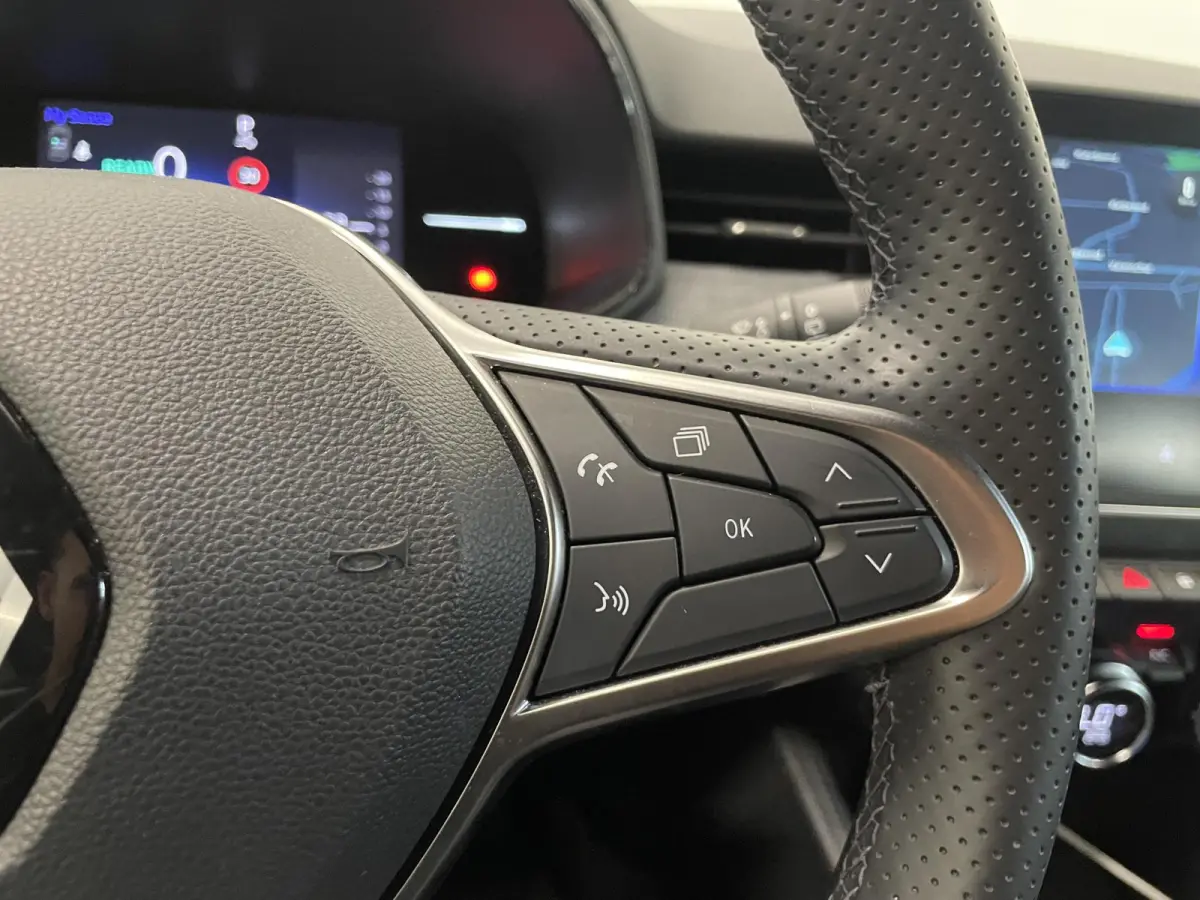 1.6 E-Tech Full Hybrid Aut. 145pk Techno 360 Camera Full LED Matrix Easy Link Digitaal Dashboard Climate Stoelverwarming Stuurverwarming Keyless Privacy Glass 16 inch LM Velgen