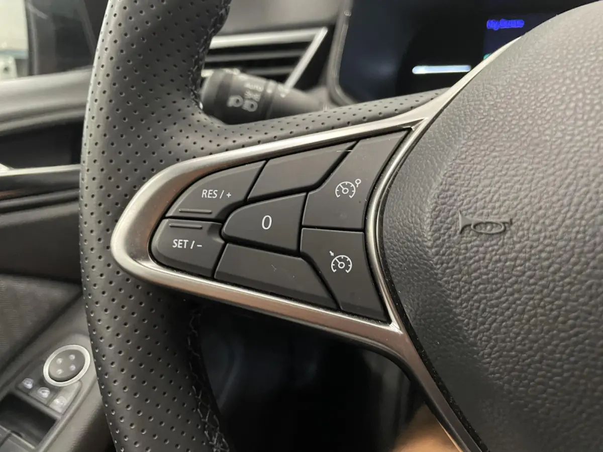 1.6 E-Tech Full Hybrid Aut. 145pk Techno 360 Camera Full LED Matrix Easy Link Digitaal Dashboard Climate Stoelverwarming Stuurverwarming Keyless Privacy Glass 16 inch LM Velgen