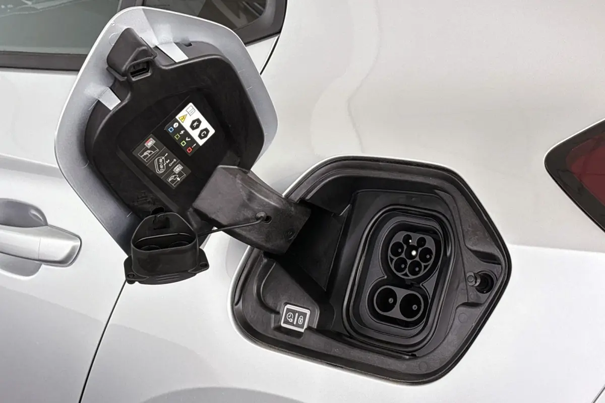 Electric Long Range Edition 51 kWh Achteruitrijcamera Apple CarPlay Parkeersensoren Voor en Achter