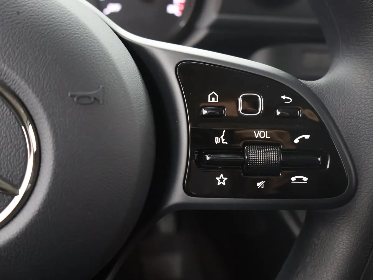51kW L1 PRO | Navigatie | Parkeercamera | Cruise Control | Stoelverwarming | Certified