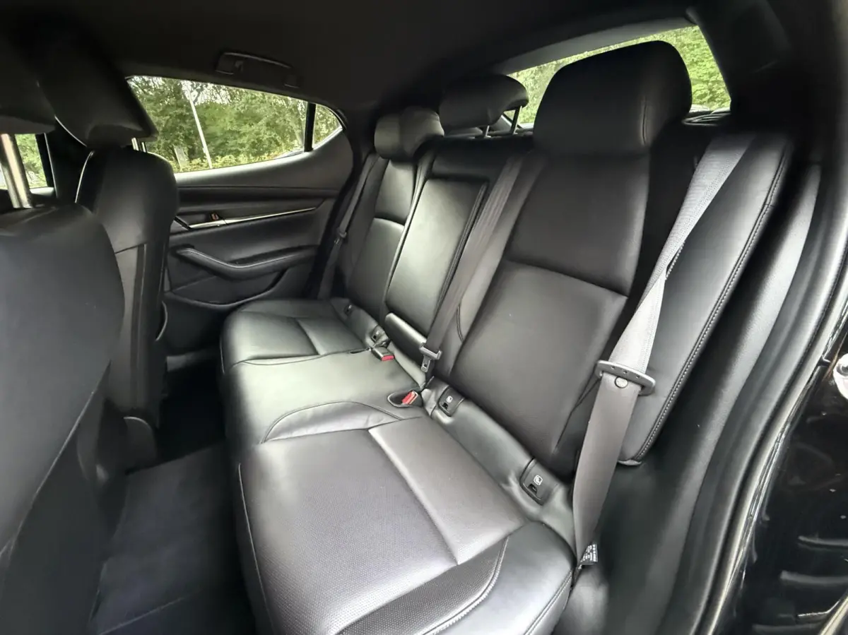 2.0 e-SkyActiv-G M Hybrid 122 Luxury l Carplay Leer