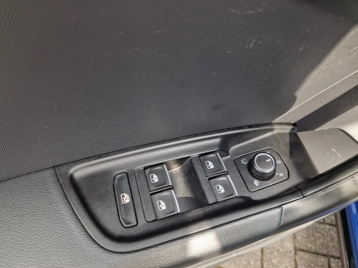 40 TFSI 207PK 3x S-Line /Matrix /Keyless /Ascari Blue