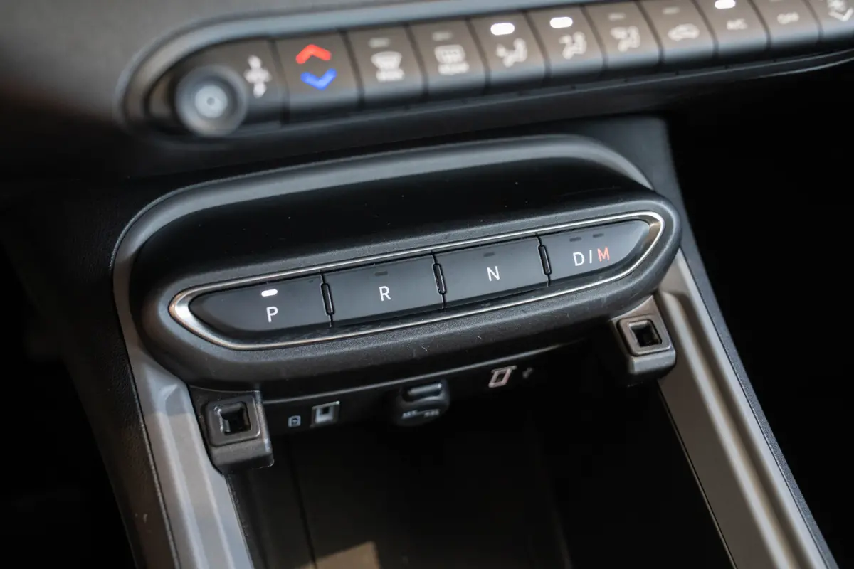 1.2 e-Hybrid Longitude | Navigatie | Adaptive Cruise Controle | Apple Carplay & Android Auto | Parkeersensoren | Lichtmetalen velgen |