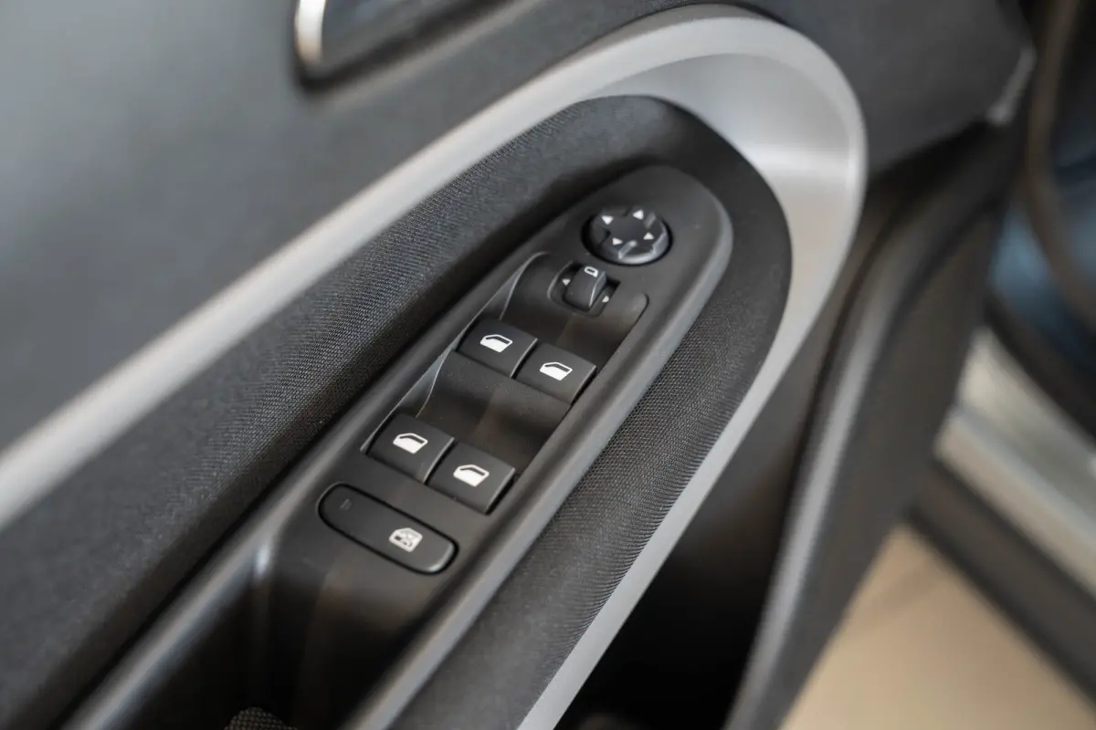 1.2 e-Hybrid Longitude | Navigatie | Adaptive Cruise Controle | Apple Carplay & Android Auto | Parkeersensoren | Lichtmetalen velgen |