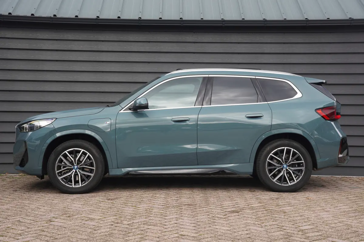 xDrive25e - M SPORT - PANODAK - LEDER - CARPLAY - KEYLESS - CAMERA -