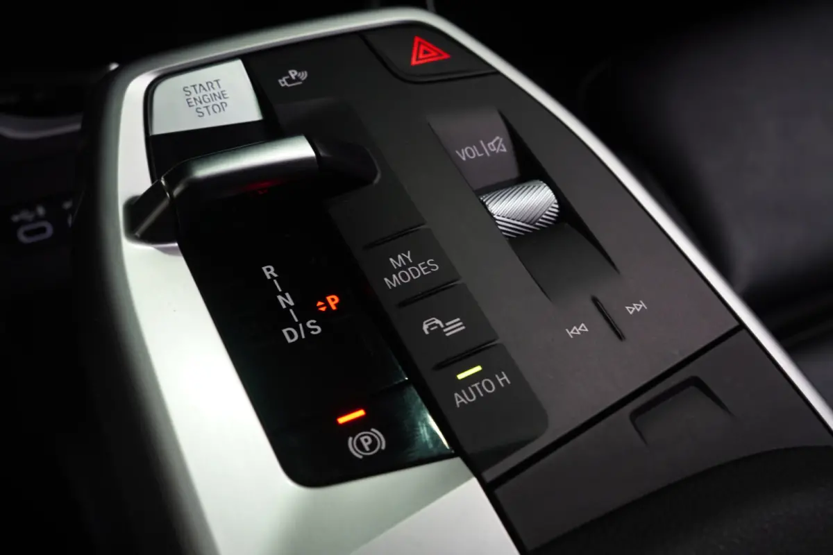 xDrive25e - M SPORT - PANODAK - LEDER - CARPLAY - KEYLESS - CAMERA -