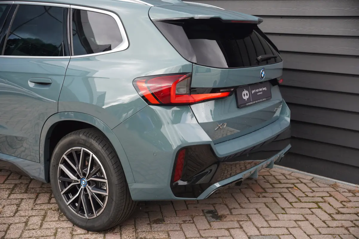 xDrive25e - M SPORT - PANODAK - LEDER - CARPLAY - KEYLESS - CAMERA -