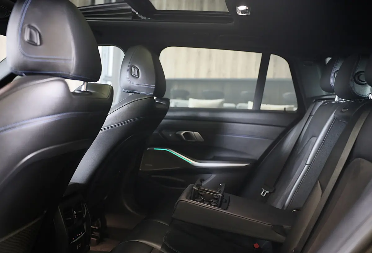 M340i xDrive Business Edition Plus / AUT / HK / Acc / Lane Assist / Dode Hoek / Open Pano / Led / Pdc / 19 Inc