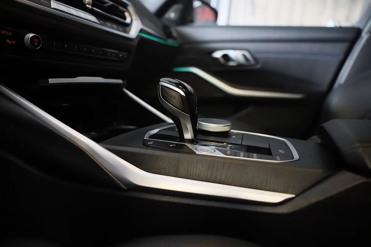 M340i xDrive Business Edition Plus / AUT / HK / Acc / Lane Assist / Dode Hoek / Open Pano / Led / Pdc / 19 Inc