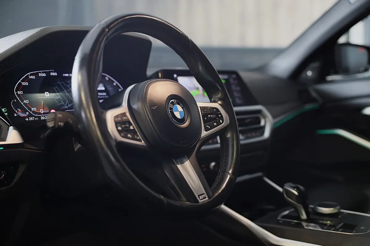 M340i xDrive Business Edition Plus / AUT / HK / Acc / Lane Assist / Dode Hoek / Open Pano / Led / Pdc / 19 Inc