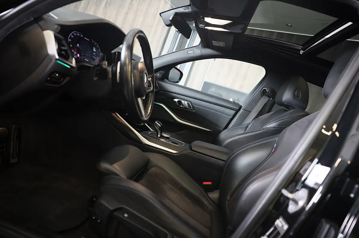 M340i xDrive Business Edition Plus / AUT / HK / Acc / Lane Assist / Dode Hoek / Open Pano / Led / Pdc / 19 Inc