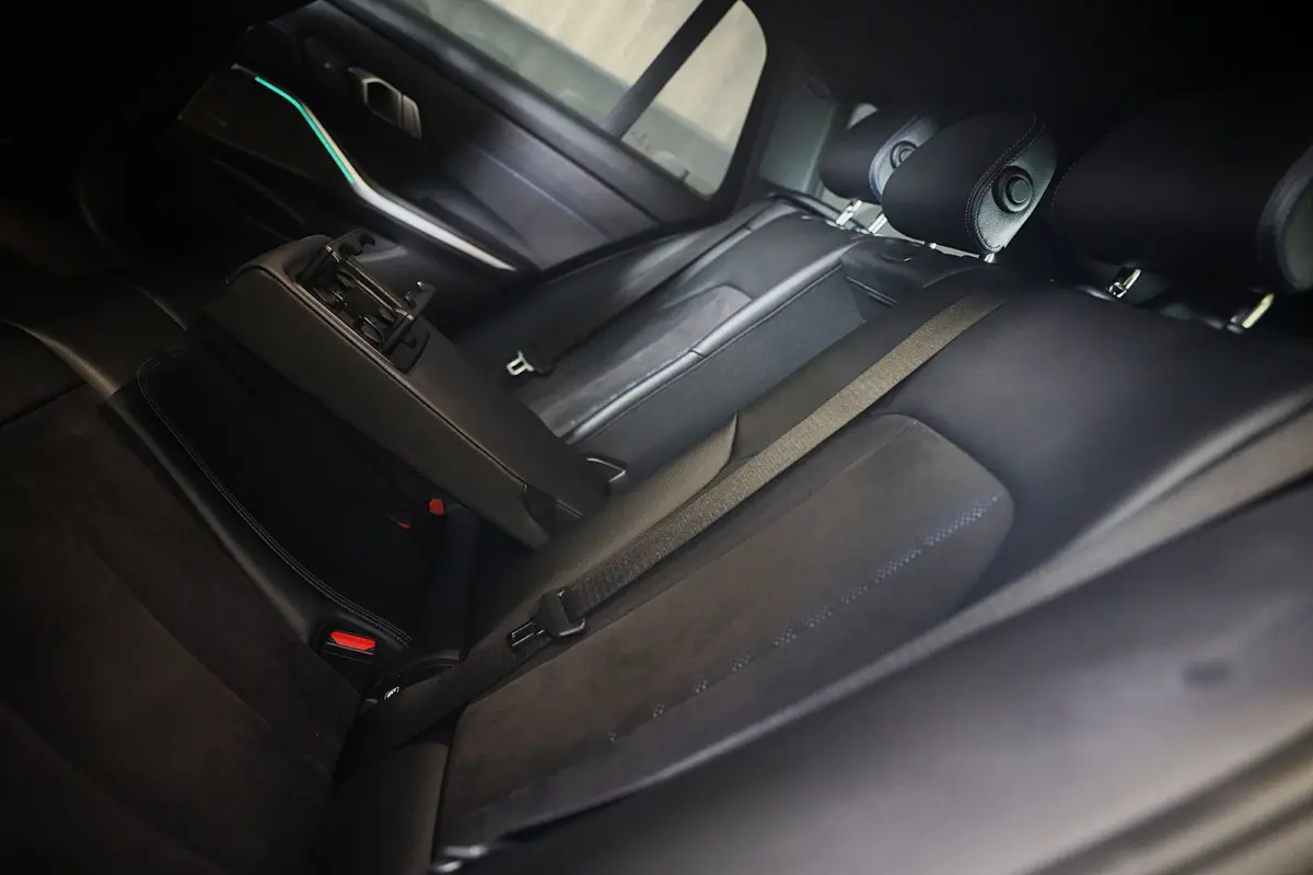 M340i xDrive Business Edition Plus / AUT / HK / Acc / Lane Assist / Dode Hoek / Open Pano / Led / Pdc / 19 Inc