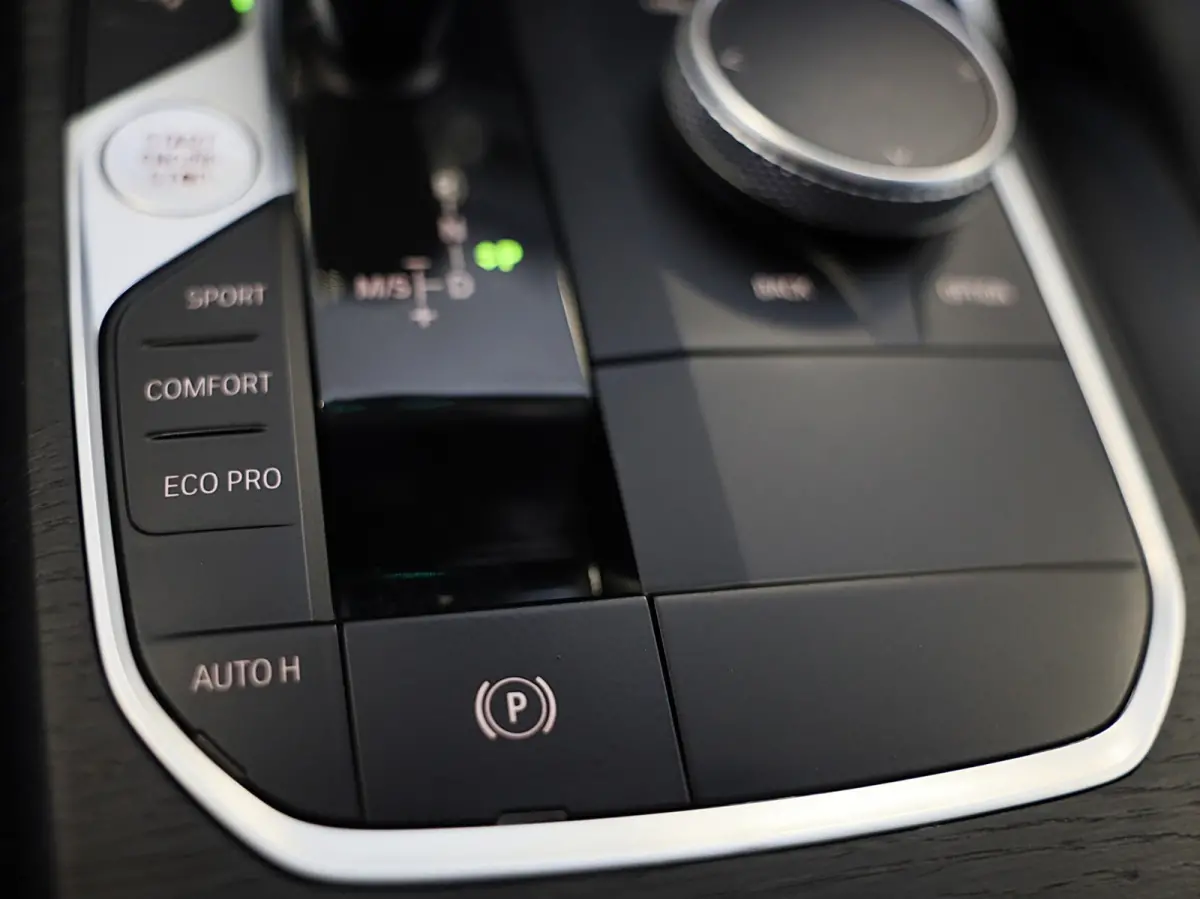 M340i xDrive Business Edition Plus / AUT / HK / Acc / Lane Assist / Dode Hoek / Open Pano / Led / Pdc / 19 Inc