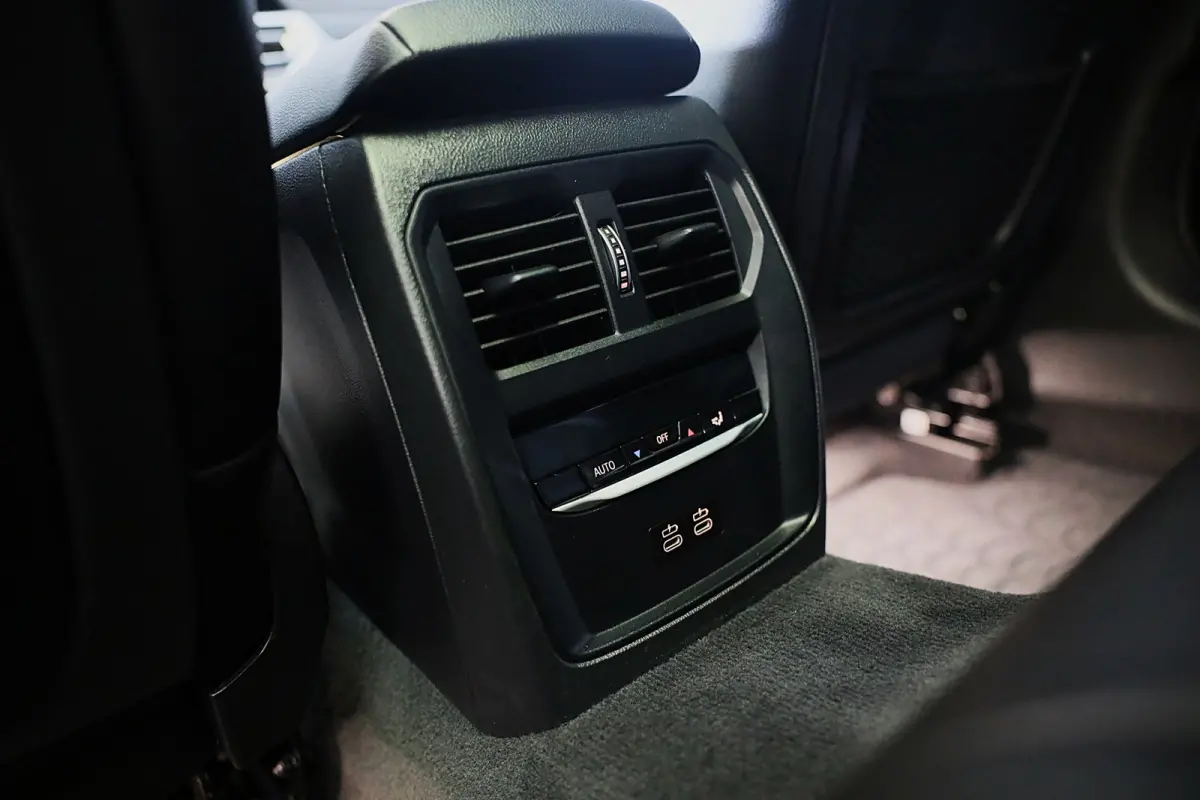 M340i xDrive Business Edition Plus / AUT / HK / Acc / Lane Assist / Dode Hoek / Open Pano / Led / Pdc / 19 Inc
