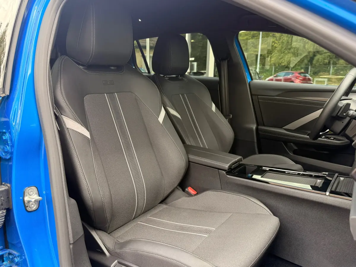 1.6 Turbo Plug In Hybrid GS l Technologie-pakket l LED l Carplay