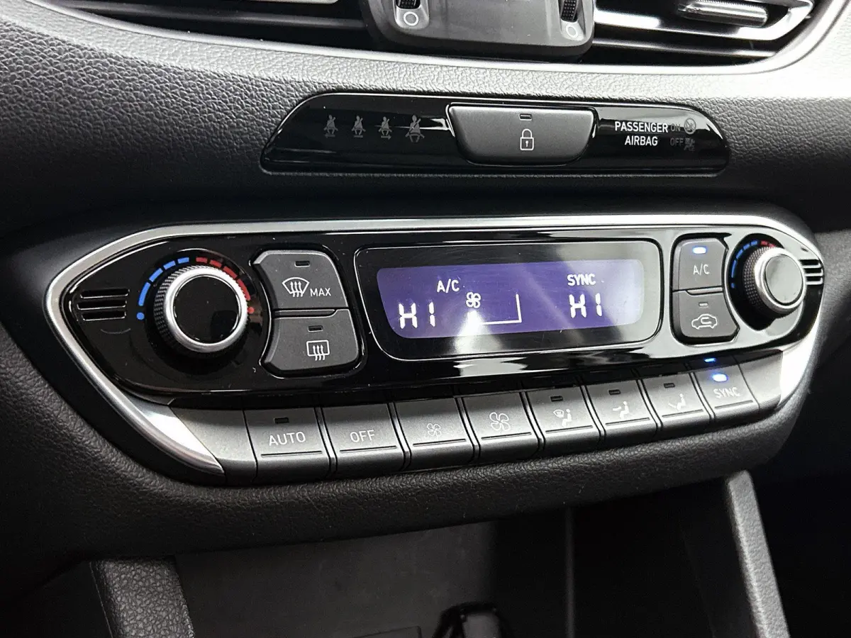 1.0 120pk MHEV Comfort Smart | Navigatie | Climate Control | Cruise Control | Camera | LED | 16"LMV | Apple Carplay/Android Auto |