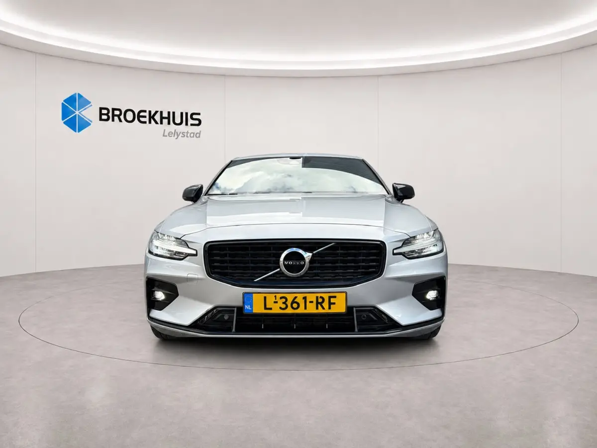 2.0 B4 197PK R-DESIGN AUTOMAAT / NAVI / LEDER / CLIMA / FULL-LED / 18" LMV / KEYLESS  / ADAPT. CRUISECONTROL / ELEKTR. TREKHAAK  / ORG. NL. !!