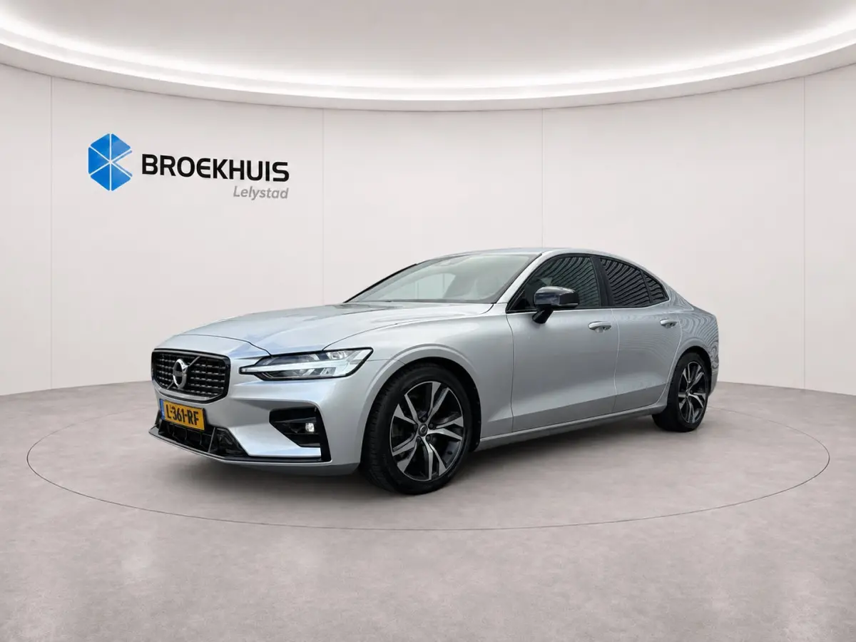 2.0 B4 197PK R-DESIGN AUTOMAAT / NAVI / LEDER / CLIMA / FULL-LED / 18" LMV / KEYLESS  / ADAPT. CRUISECONTROL / ELEKTR. TREKHAAK  / ORG. NL. !!