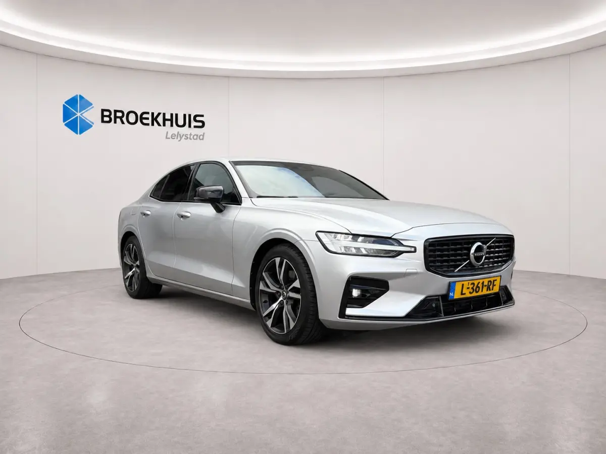 2.0 B4 197PK R-DESIGN AUTOMAAT / NAVI / LEDER / CLIMA / FULL-LED / 18" LMV / KEYLESS  / ADAPT. CRUISECONTROL / ELEKTR. TREKHAAK  / ORG. NL. !!