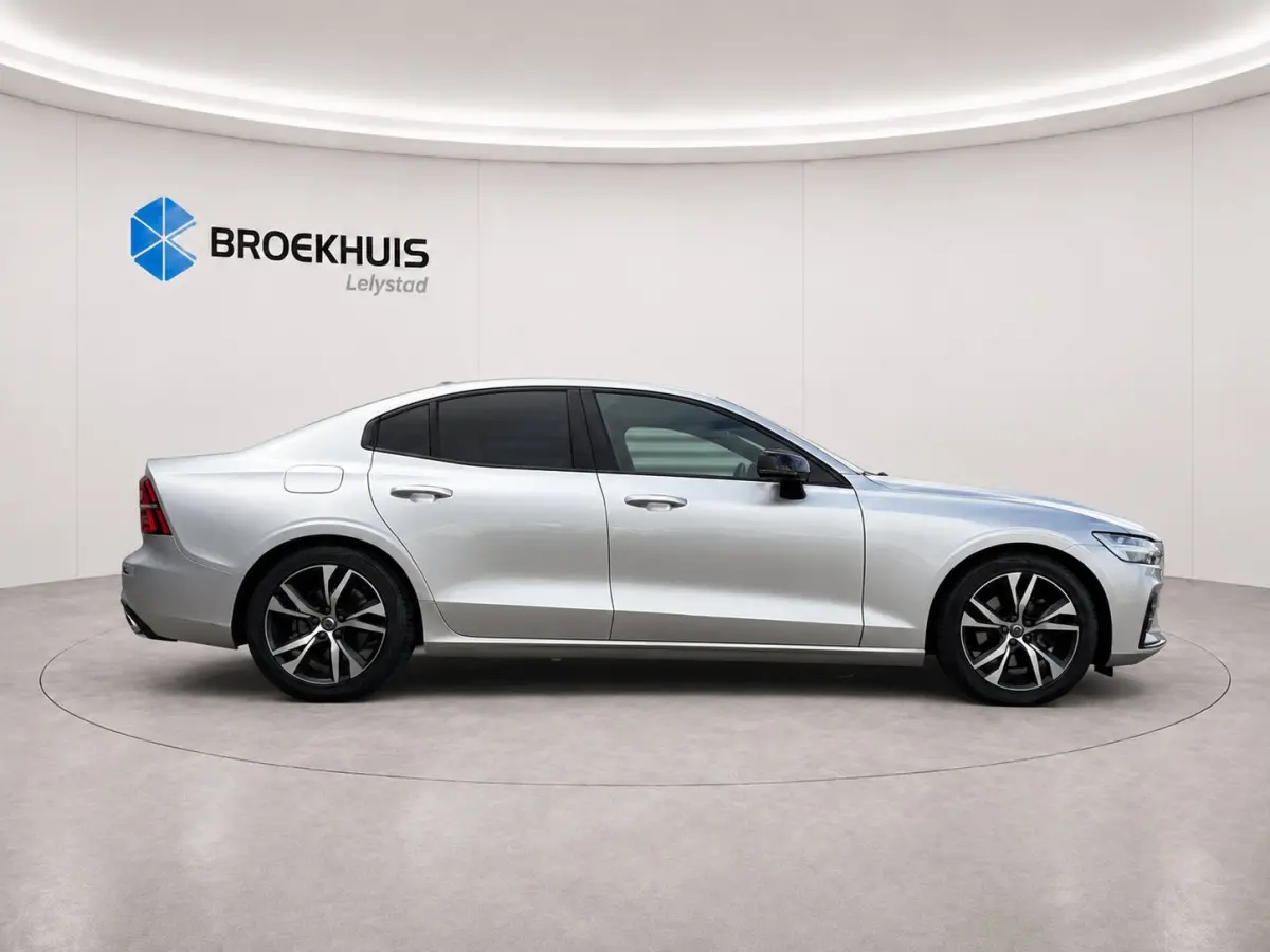 2.0 B4 197PK R-DESIGN AUTOMAAT / NAVI / LEDER / CLIMA / FULL-LED / 18" LMV / KEYLESS  / ADAPT. CRUISECONTROL / ELEKTR. TREKHAAK  / ORG. NL. !!