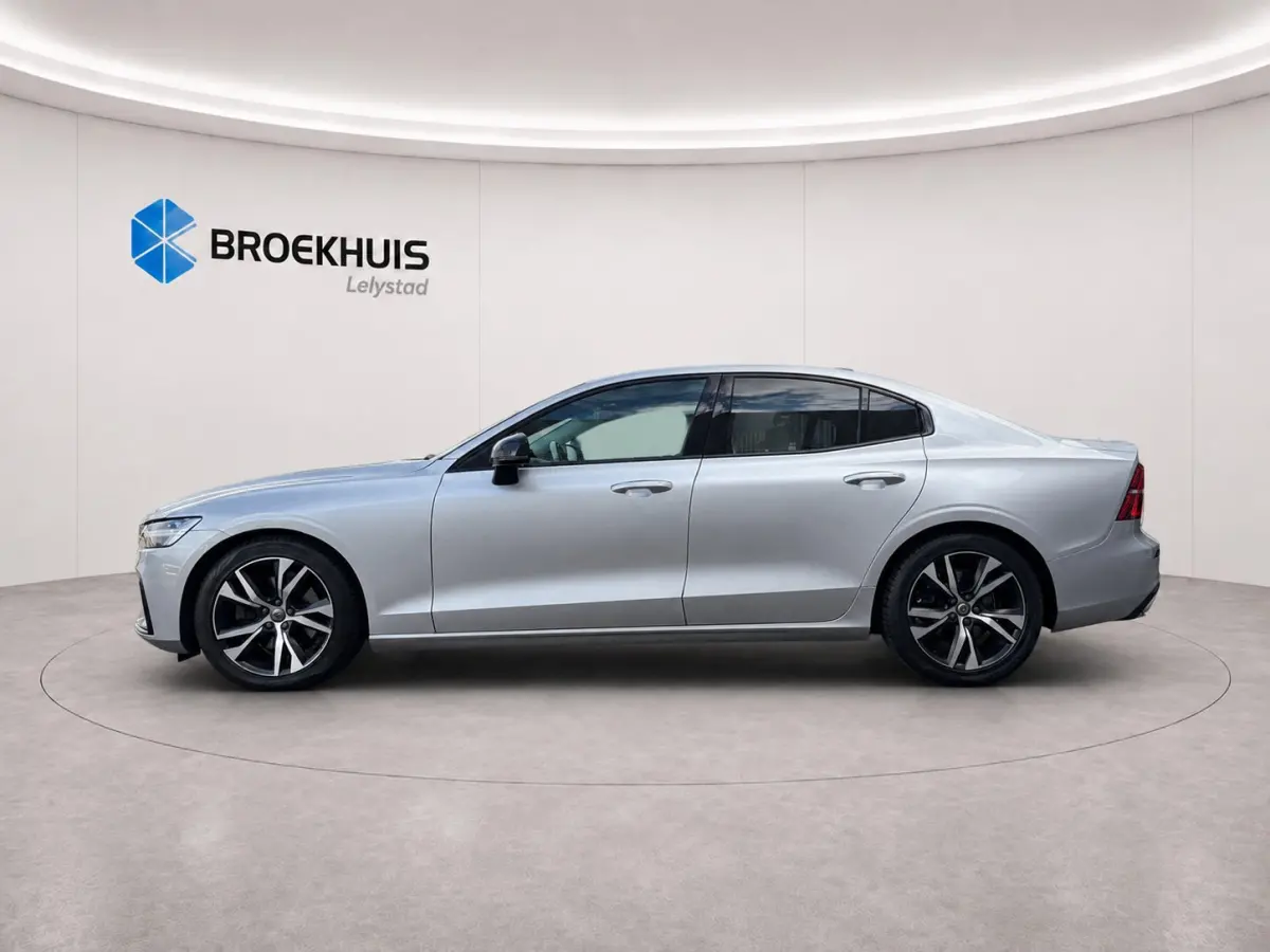 2.0 B4 197PK R-DESIGN AUTOMAAT / NAVI / LEDER / CLIMA / FULL-LED / 18" LMV / KEYLESS  / ADAPT. CRUISECONTROL / ELEKTR. TREKHAAK  / ORG. NL. !!