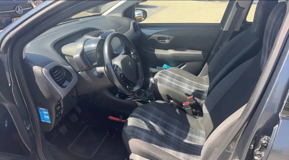 1.0 e-VTi Blue Lease Executive Climate Control | Camera | Bluetooth | 15" Lichtmetaal | 5-deurs | Chroom | Airco | Achteruitrijcamera | Centrale deurvergrendeling met afstandsbediening | Dim