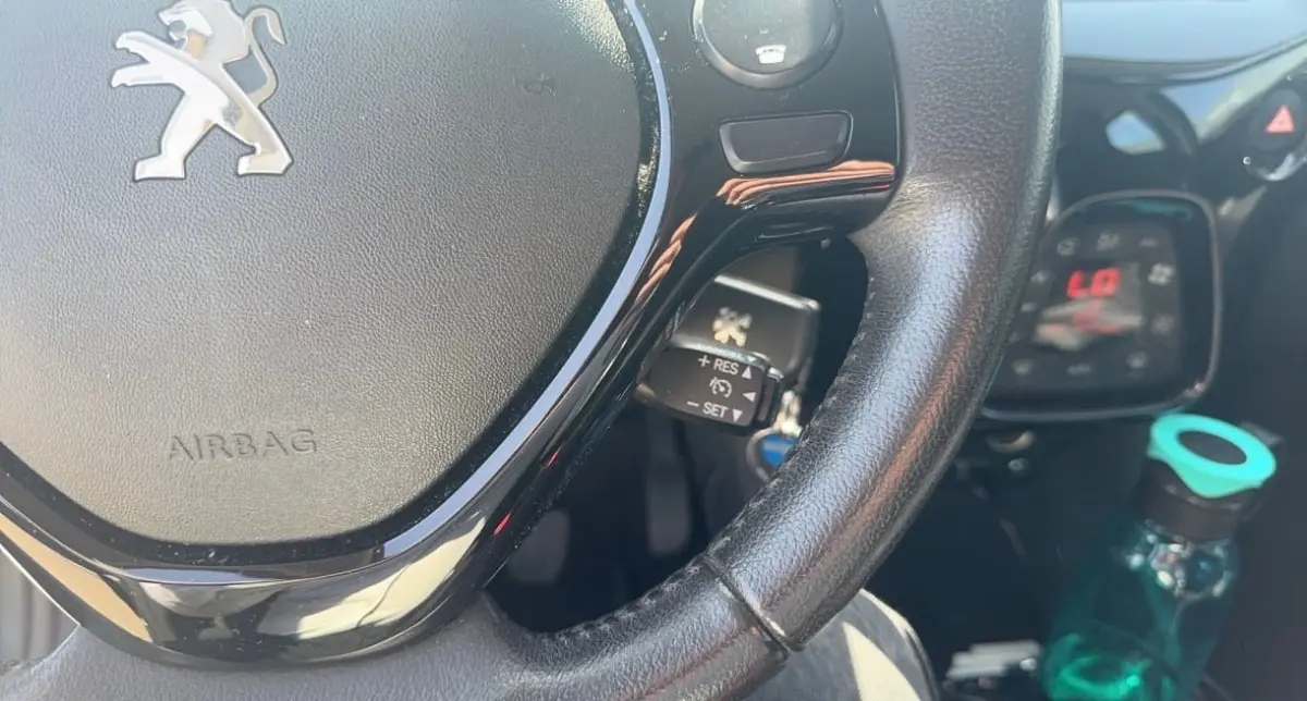 1.0 e-VTi Blue Lease Executive Climate Control | Camera | Bluetooth | 15" Lichtmetaal | 5-deurs | Chroom | Airco | Achteruitrijcamera | Centrale deurvergrendeling met afstandsbediening | Dim