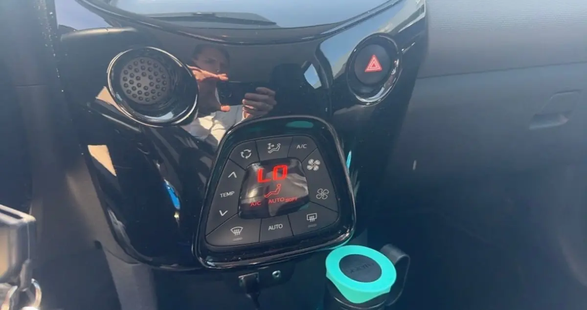 1.0 e-VTi Blue Lease Executive Climate Control | Camera | Bluetooth | 15" Lichtmetaal | 5-deurs | Chroom | Airco | Achteruitrijcamera | Centrale deurvergrendeling met afstandsbediening | Dim