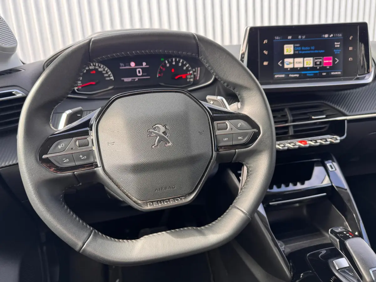 1.2 100PK Allure Automaat | Camera | Navigatie | Apple Carplay / Android Auto | Cruise Control | | DAB ontvanger | Dimlichten automatisch | Kleur wit
